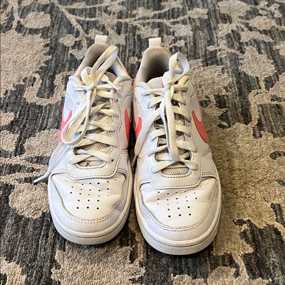 Nike Kids Sneakers in White and Pink - Picture 2 of 5